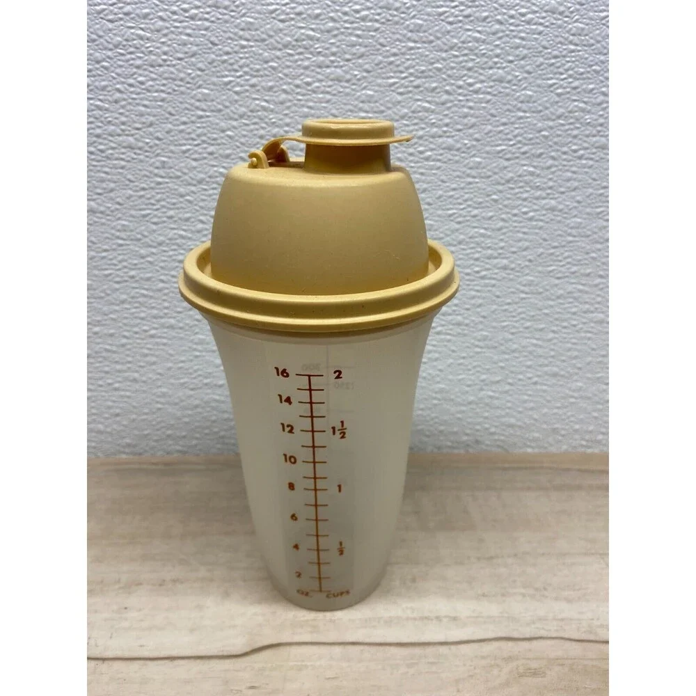 Vtg Tupperware Quik Shake 844-27 Clear 500ml. With Tan Lid